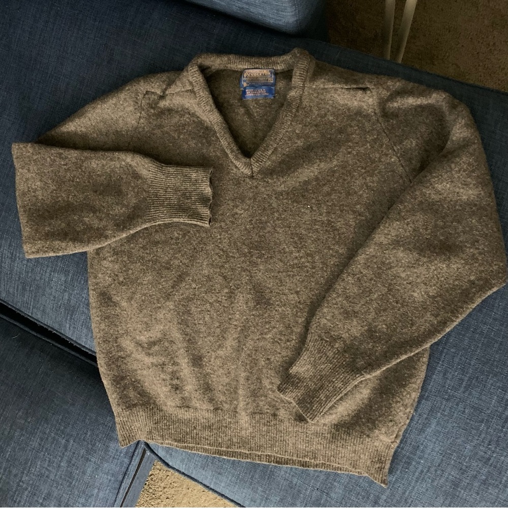 PENDLETON Gray Pullover V-Neck Lambswool Sweater